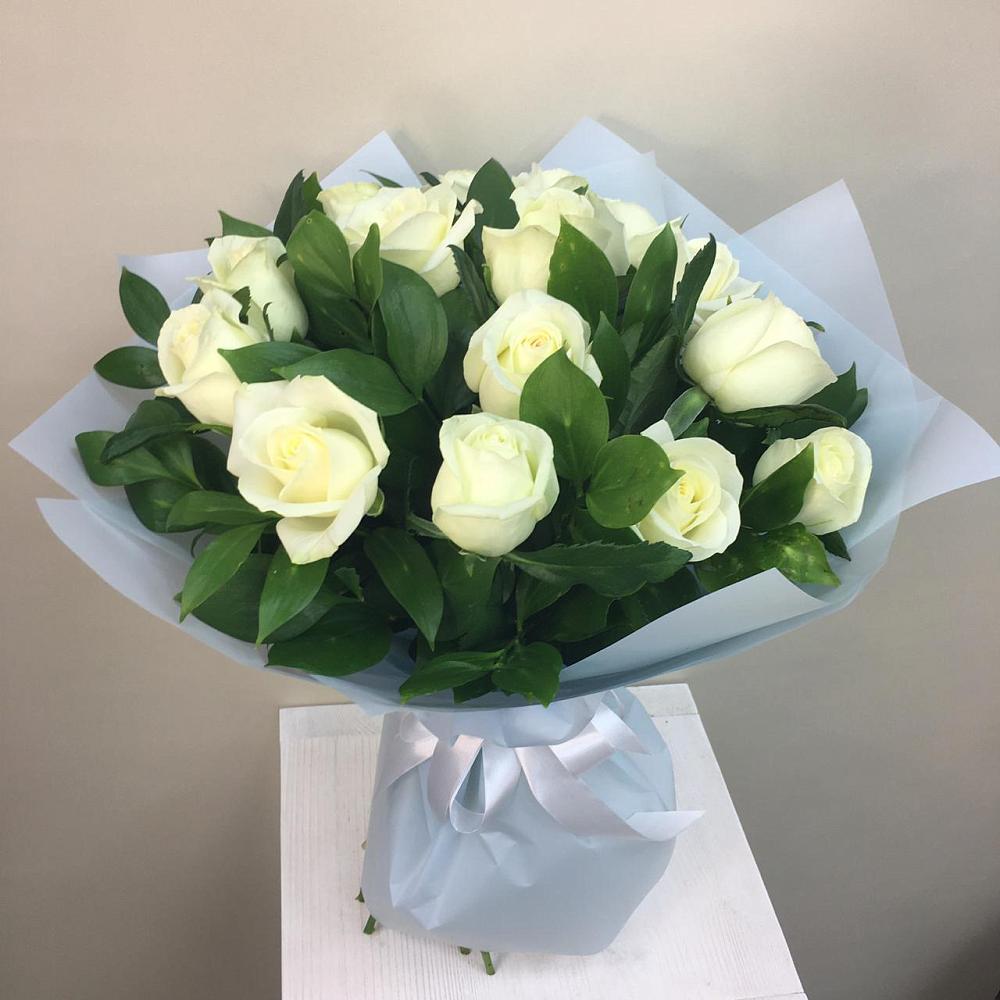 Букет 15 Белых роз Проуд в Новой Таволжанке