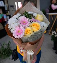 Букет цветов из:  Герберы, Розы и Хризантемы в Новой Таволжанке