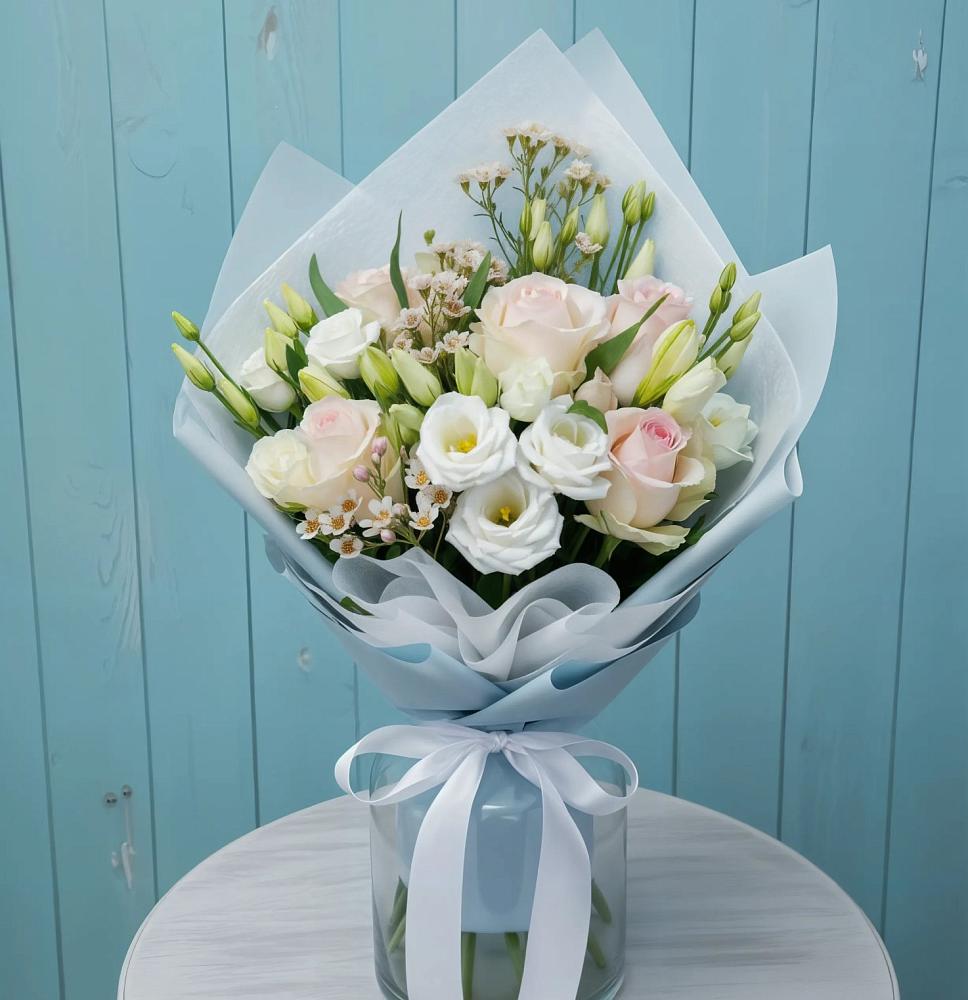 Букет цветов из: Розы и Лизиантусы в Новой Таволжанке