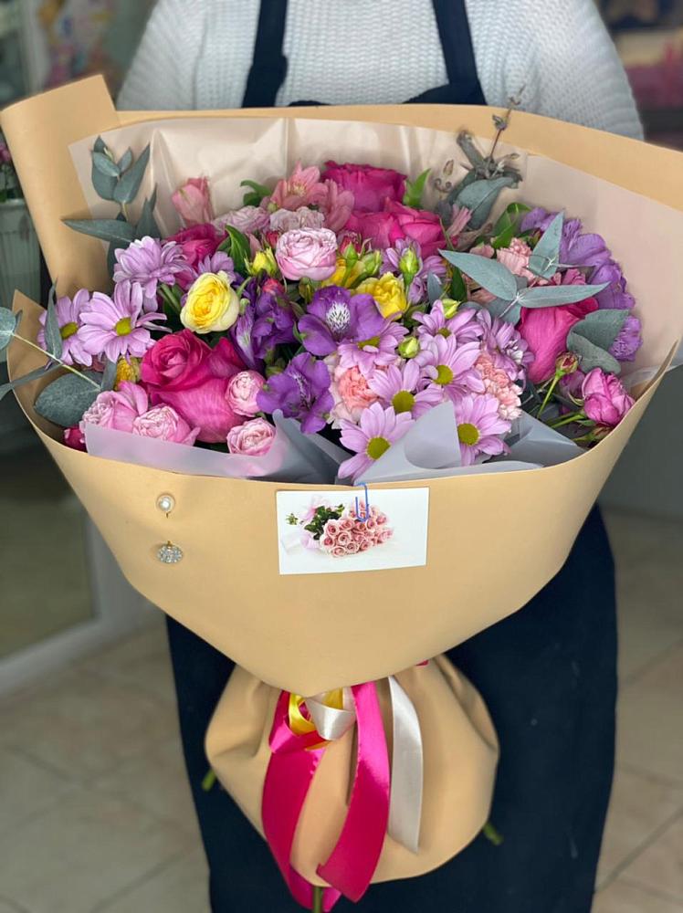 Букет цветов из: Хризантемы, Гвоздики и Альстромерии в Новой Таволжанке