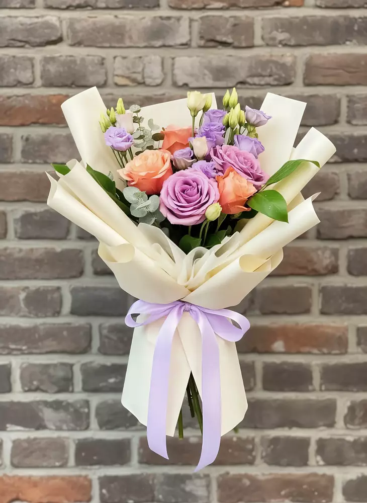 Букет цветов из: Лизиантусы и Розы в Новой Таволжанке