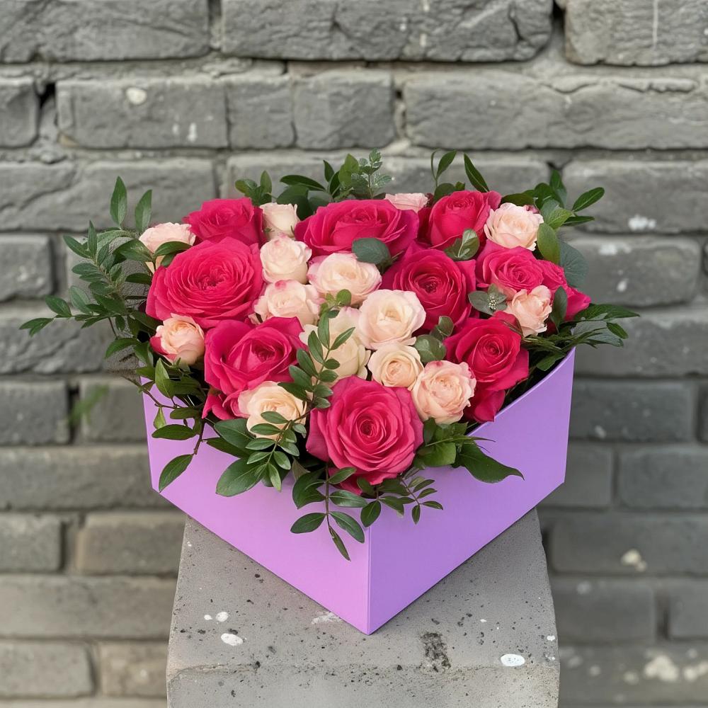 Цветочная композиция из Розы в коробке в Новой Таволжанке