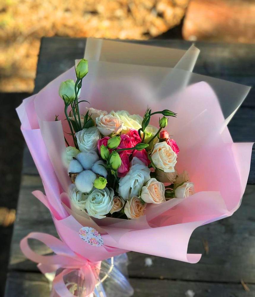 Букет цветов из: Розы и Лизиантусы в Новой Таволжанке