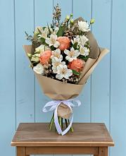 Букет цветов из:  Альстромерии, Лизиантусы, Розы и Хризантемы в Новой Таволжанке