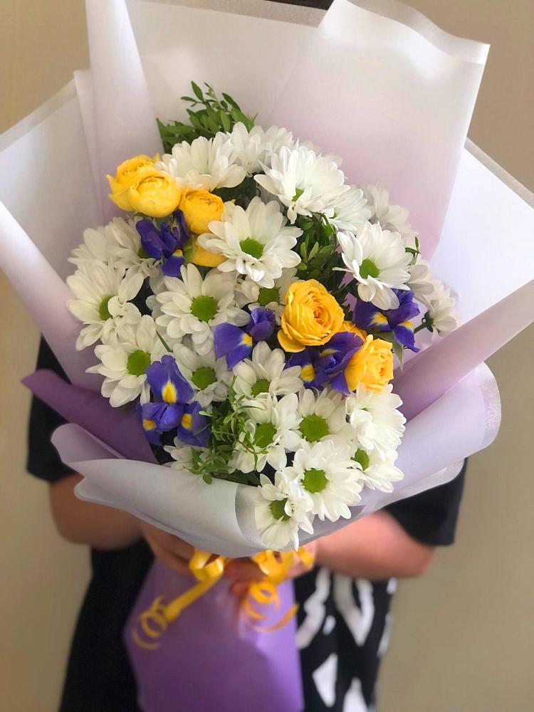 Букет цветов из: Ирисы, Хризантемы и Розы в Новой Таволжанке