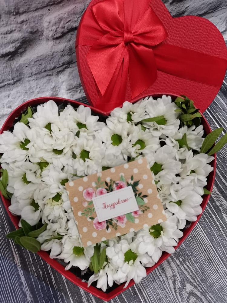 Цветочная композиция из Хризантемы в виде сердца в Новой Таволжанке