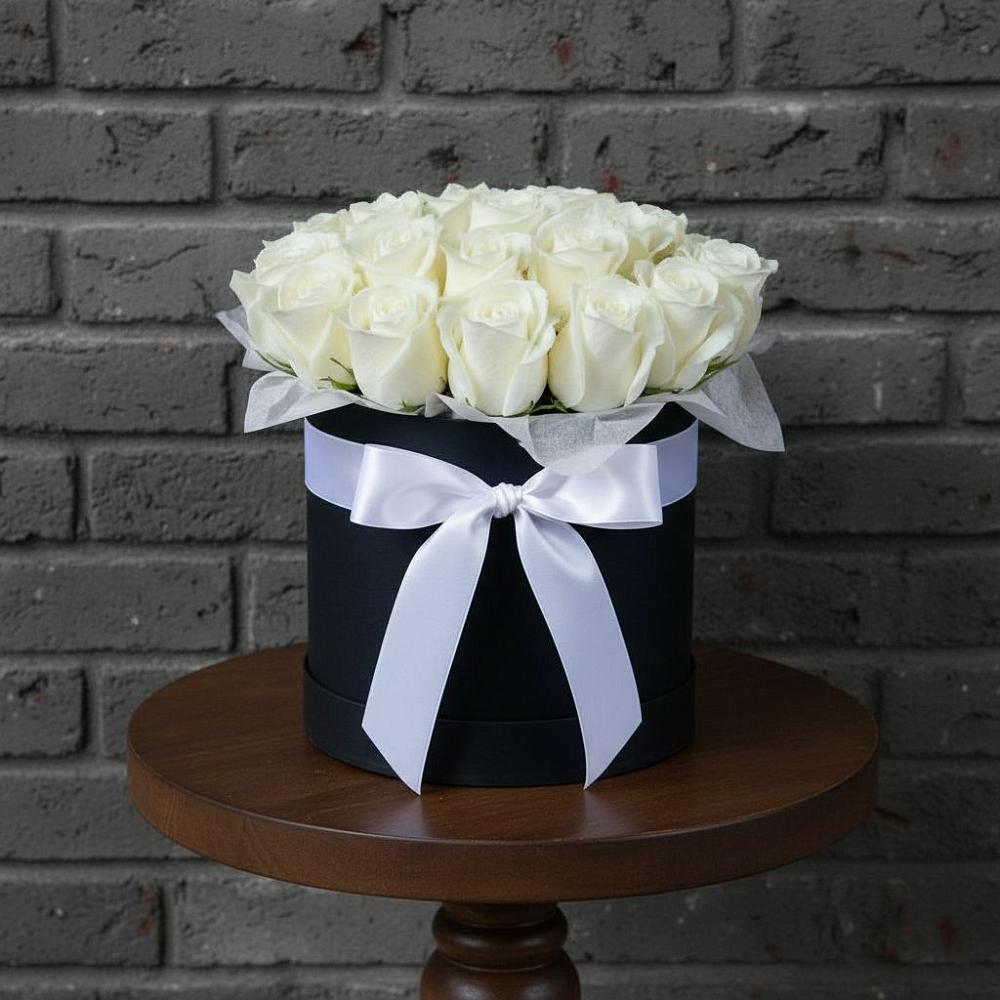 Цветочная композиция из Розы в шляпной коробке в Новой Таволжанке