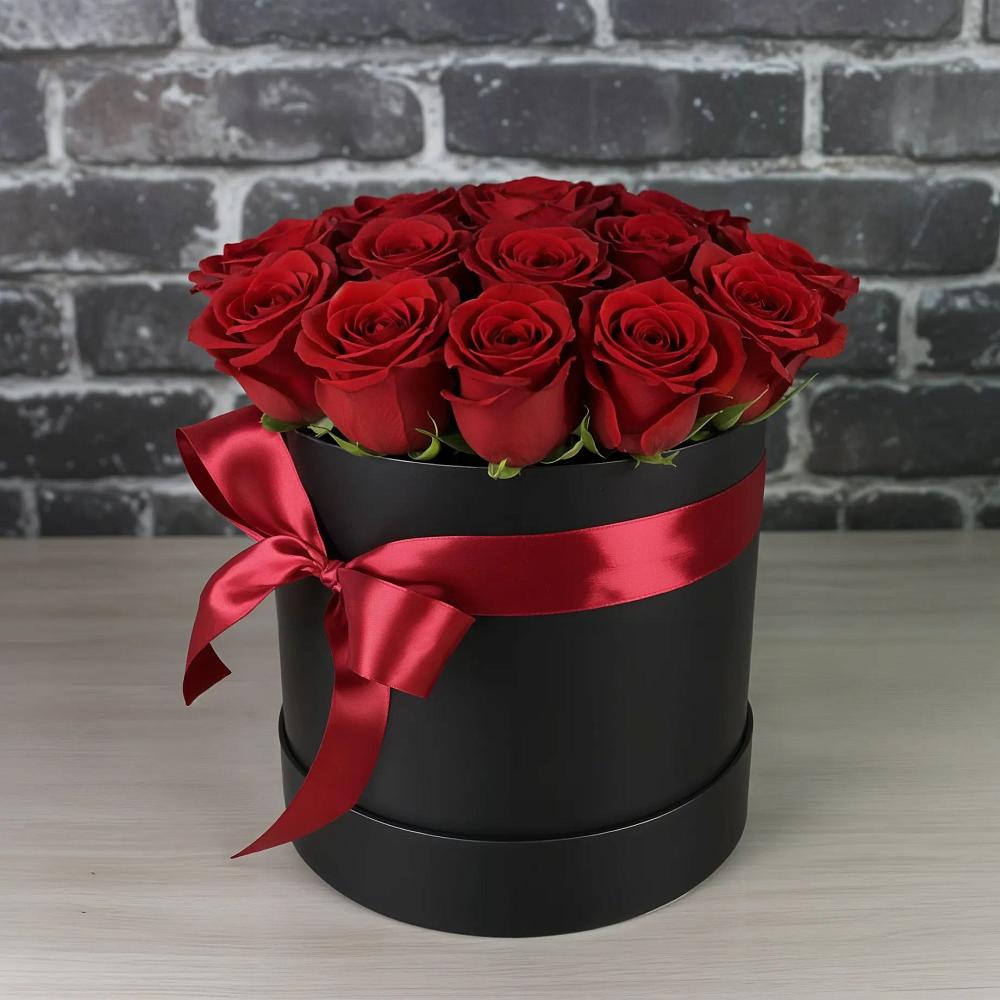 Цветочная композиция из Розы в шляпной коробке в Новой Таволжанке