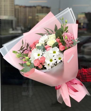 Букет цветов из: Розы, Лизиантусы и Хризантемы в Новой Таволжанке