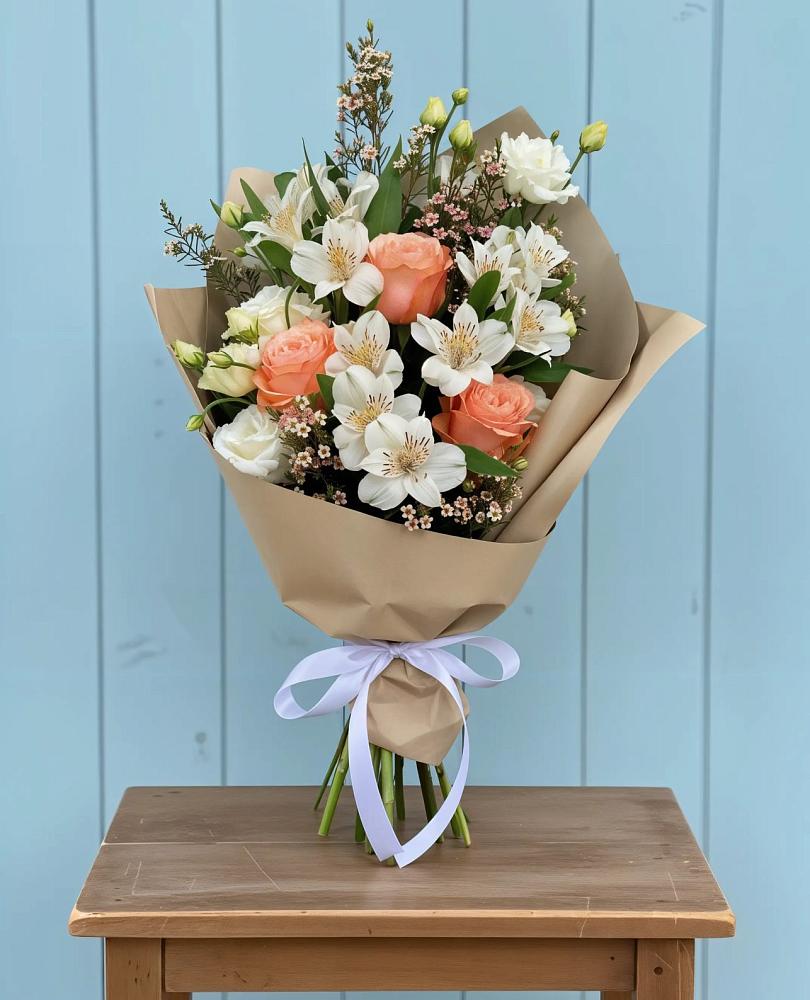 Букет цветов из: Альстромерии, Лизиантусы, Розы и Хризантемы в Новой Таволжанке