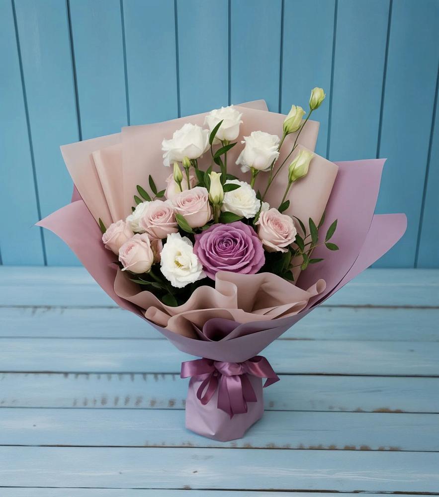 Букет цветов из: Розы и Лизиантусы в Новой Таволжанке